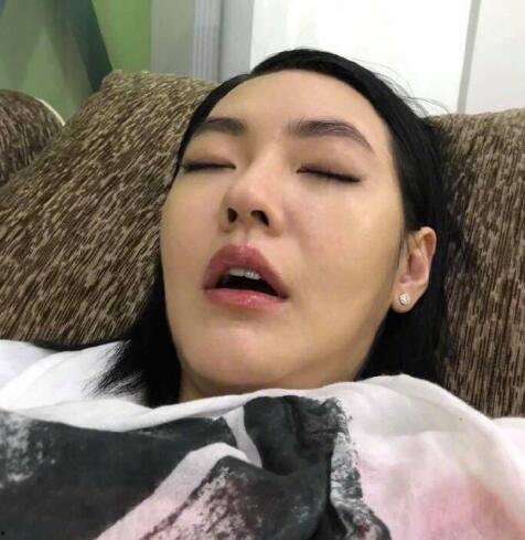 明星张嘴睡觉图片,揭秘明星们的睡眠小秘密