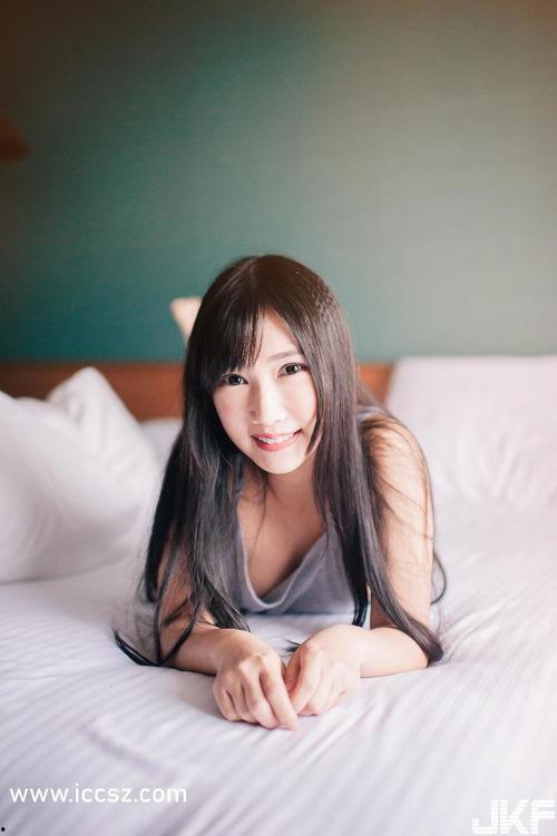 贫乳英文av,Exploring the Nuances of Small Busts in Adult Entertainment
